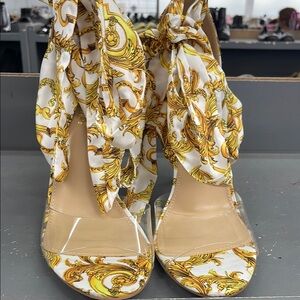 Shoe Dazzle Elegant Women's Gold and White Heels 12